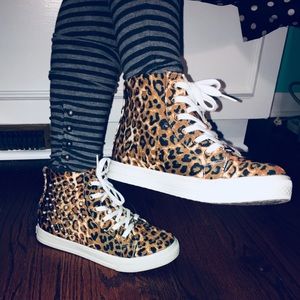 Like New! MICHAEL michael kors cheetah sneakers